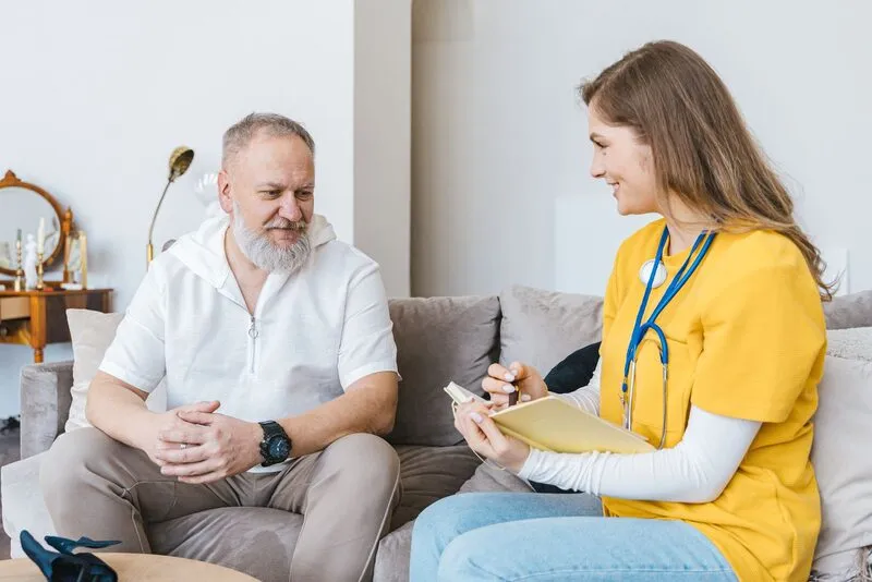 Transformer les résultats d'un outil en questions concrètes à poser au médecin.